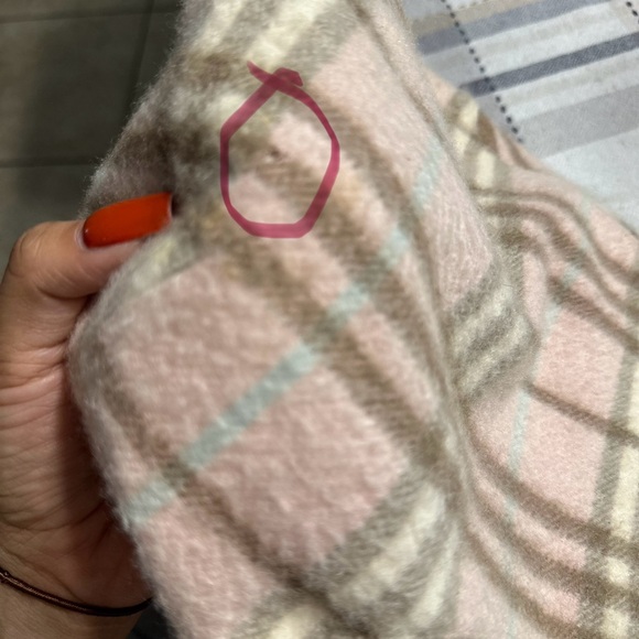 Burberry 100% cashmere hat - Picture 9 of 9